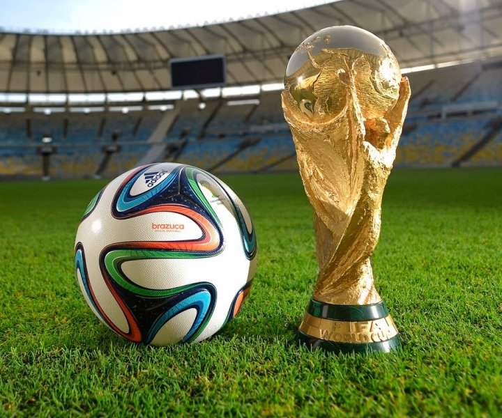 2014 FIFA World Cup Brazil – официальная игра про новый Чемпионат мира по футболу – игнорирует категорически новые платформы. Разработку версий для Xbox One, PS4 и Wii U в EA посчитали неоправданной тратой средств, сославшись на пока что слабые продажи новых консолей в развивающихся странах вроде Бразилии. Обладатели продвинутых платформ в итоге получили тематическое дополнение к режиму Ultimate Team, владельцы Xbox 360 и PS3 – отдельную игру, но не нужно переживать о том, что виртуальный мундиаль с карнавалами случился на другой улице.