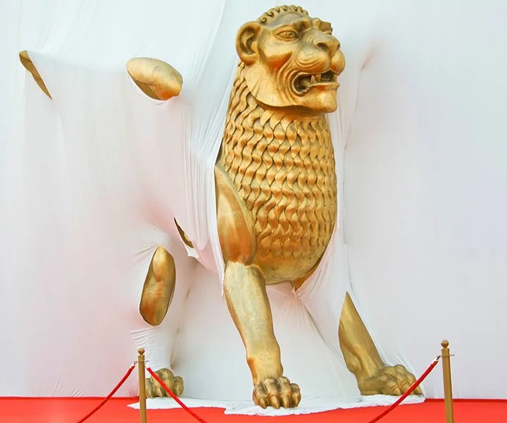 Сегодня в Венеции открывается 70-й Венецианский международный фестиваль, где за статуэтку Золотого Льва будут бороться 20 картин со всего света. Фестиваль пройдет с 28 августа по 7 сентября. Мы предлагаем ознакомиться с претендентами основного конкурса.