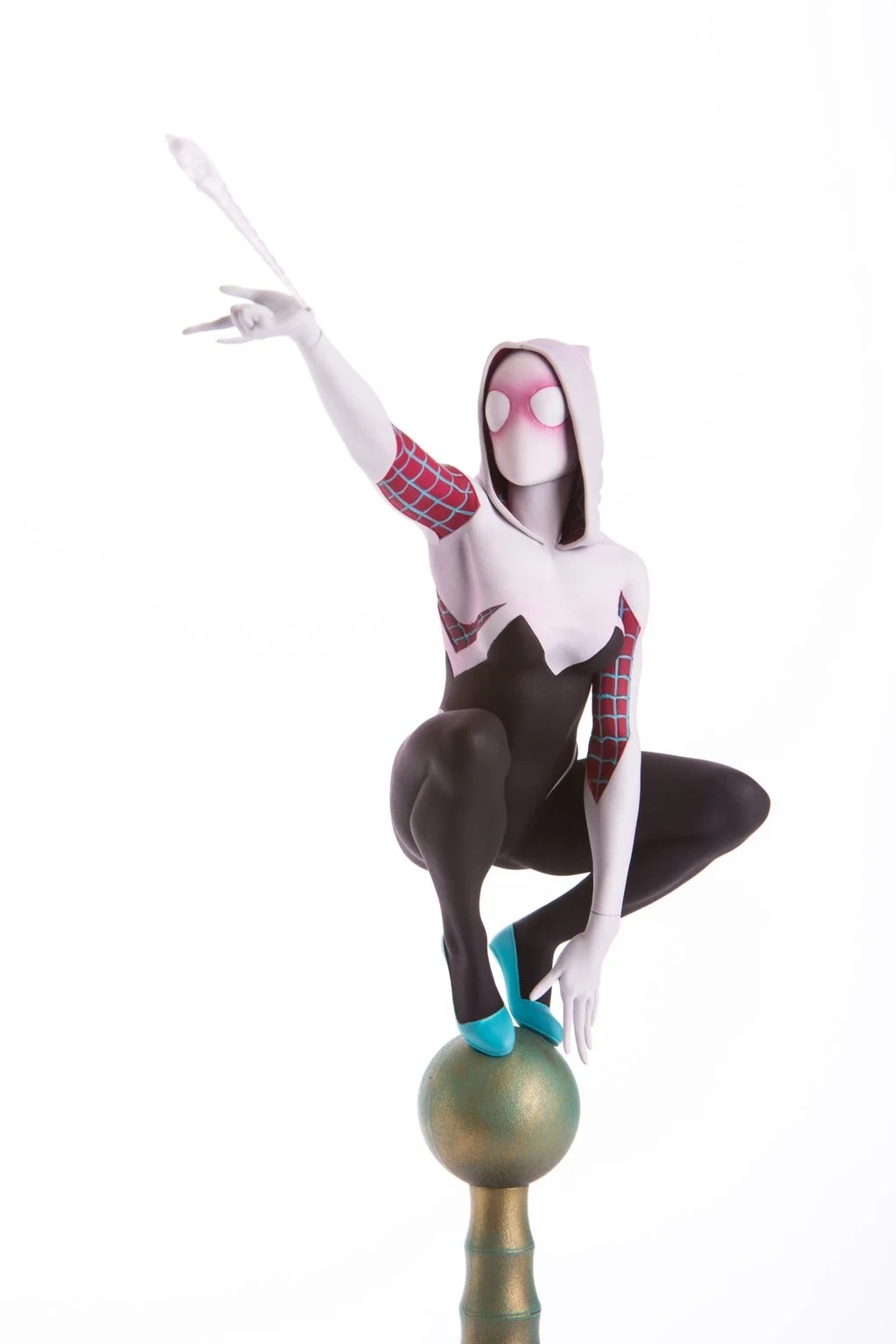 Статуя одной из самых интересных альтернативных версий Человека-паука - фото 6