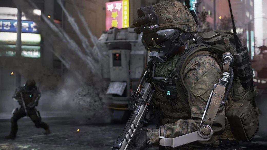 «Амбициозная история, рассказанная в Call of Duty: Advanced Warfare, разочаровала, но этого нельзя сказать про улучшения, которым подвергнулся игровой процесс».

[EGM](http://www.egmnow.com/articles/reviews/egm-review-call-of-duty-advanced-warfare/). 9/10