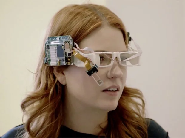 Один из первых прототипов Google Glass.