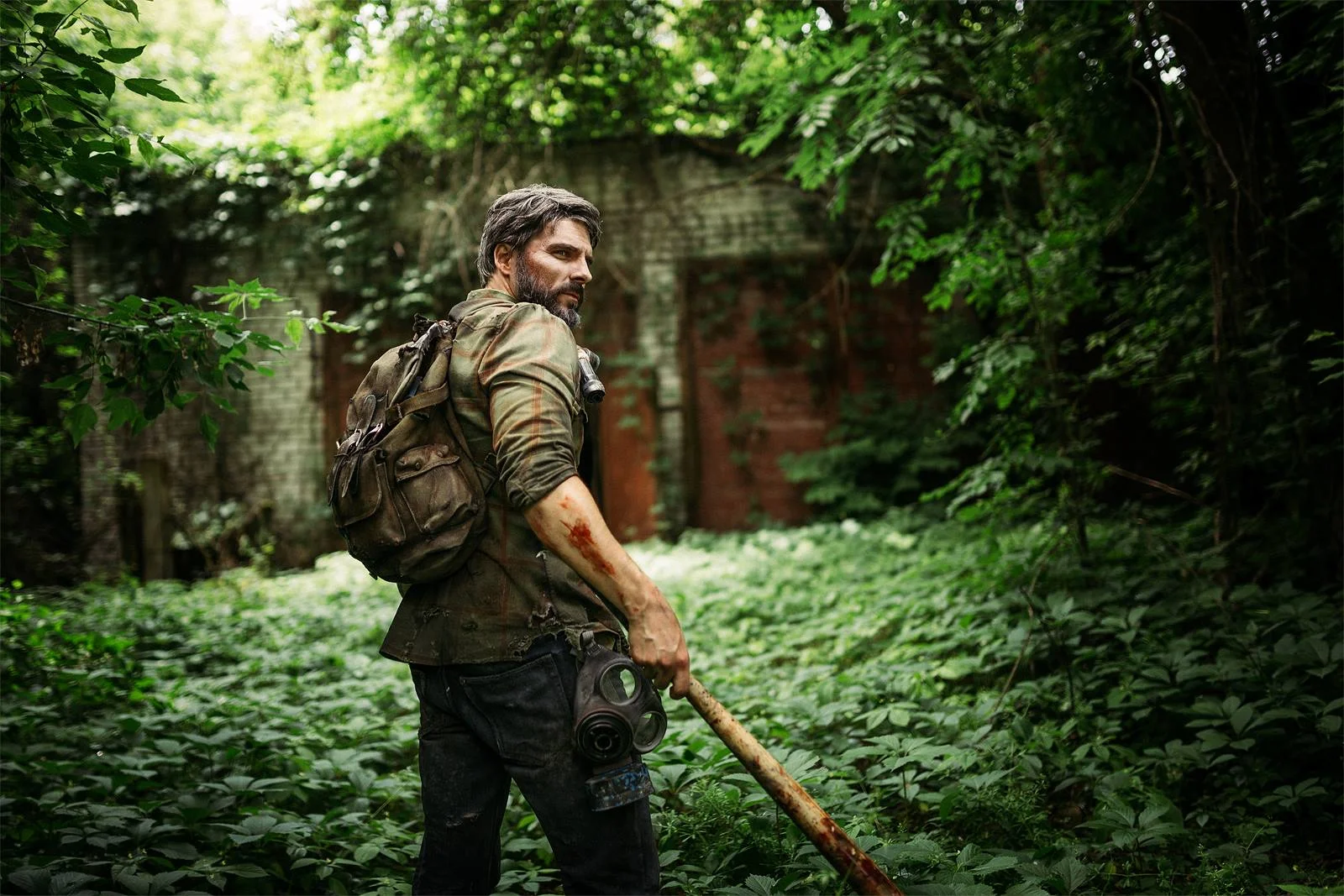 Косплей дня: Джоэл из The Last of Us. В Припяти. В исполнении Геральта - фото 13