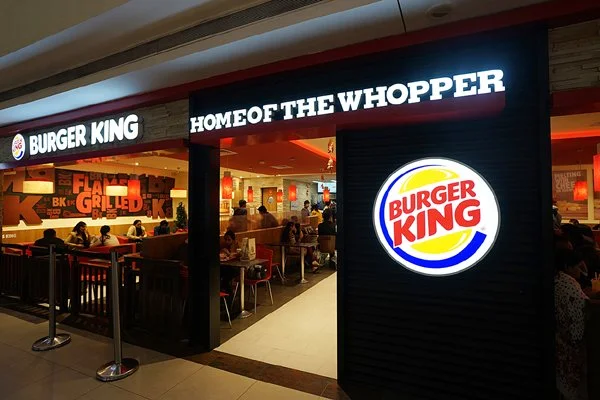 «ПШЛНХ!»: «Бургер Кинг» обматерил «Макдоналдс» в своей новой рекламе - фото 1
