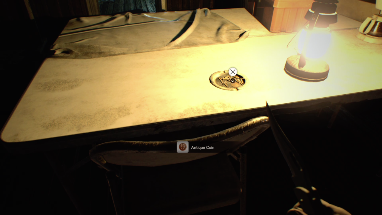 Поместье, 1 этаж, комната с чучелами