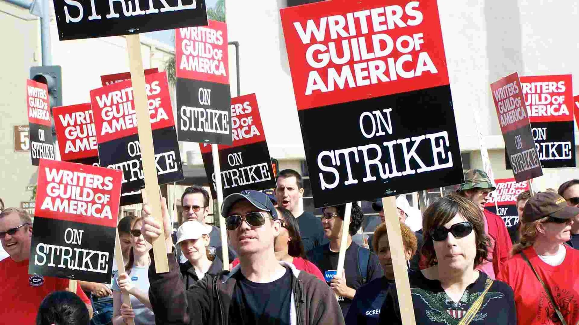 Marvel, выдохни: забастовка голливудских сценаристов отменяется - фото 1