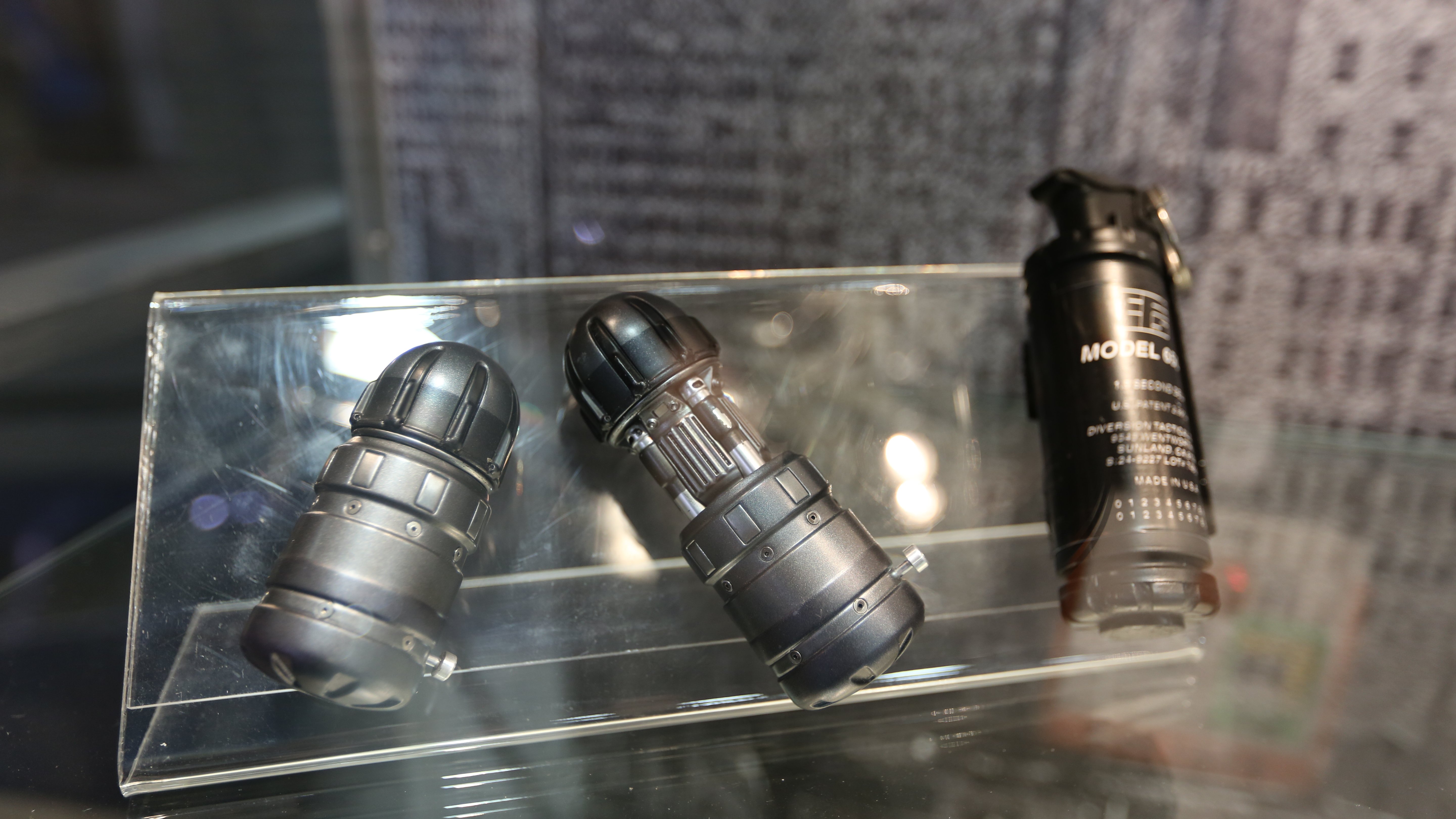 Костюмы, гаджеты и фигурки Бэтмена на Comic-Con 2015 - изображение 8 Костюмы, гаджеты и фигурки Бэтмена на Comic-Con 2015 - фото 8