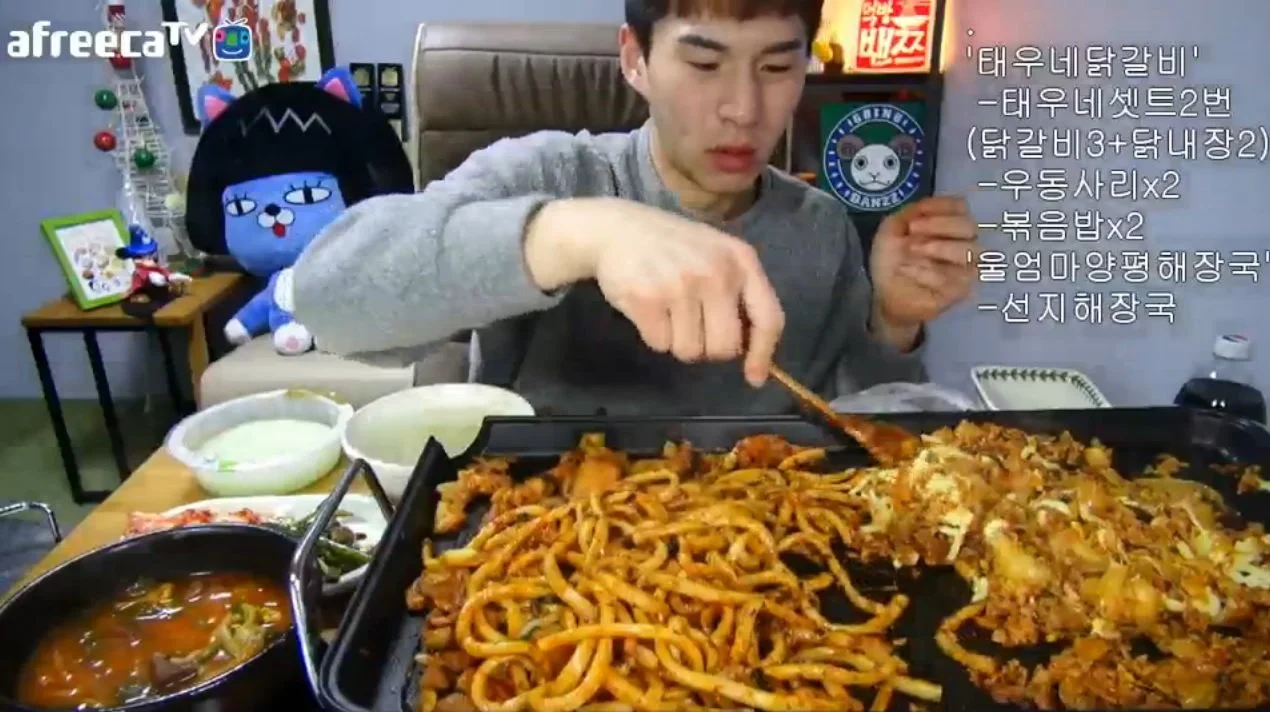 Мир сошел с ума: корейцы получают до $10000 за то, что едят на камеру - фото 2