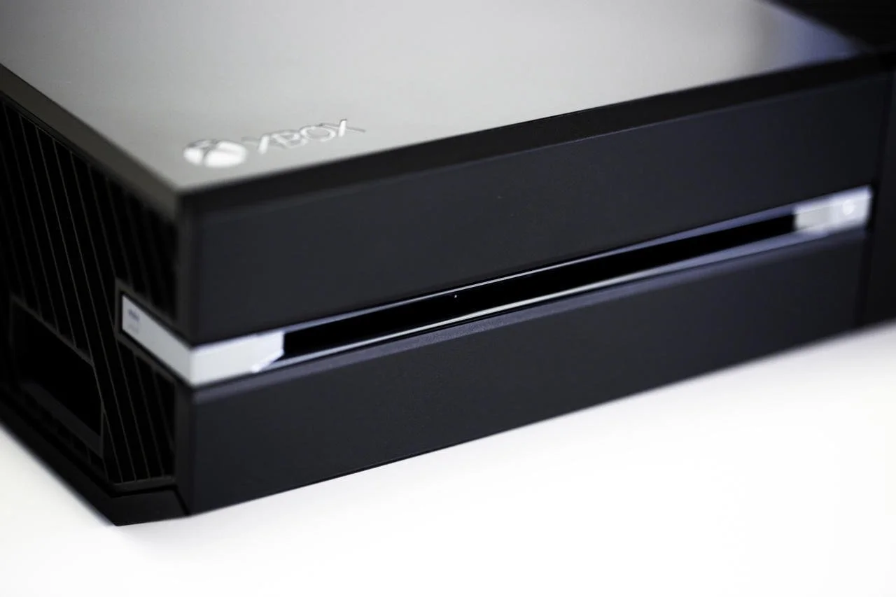 Слухи: к концу года Microsoft выпустит «облегченный» Xbox One  - фото 1