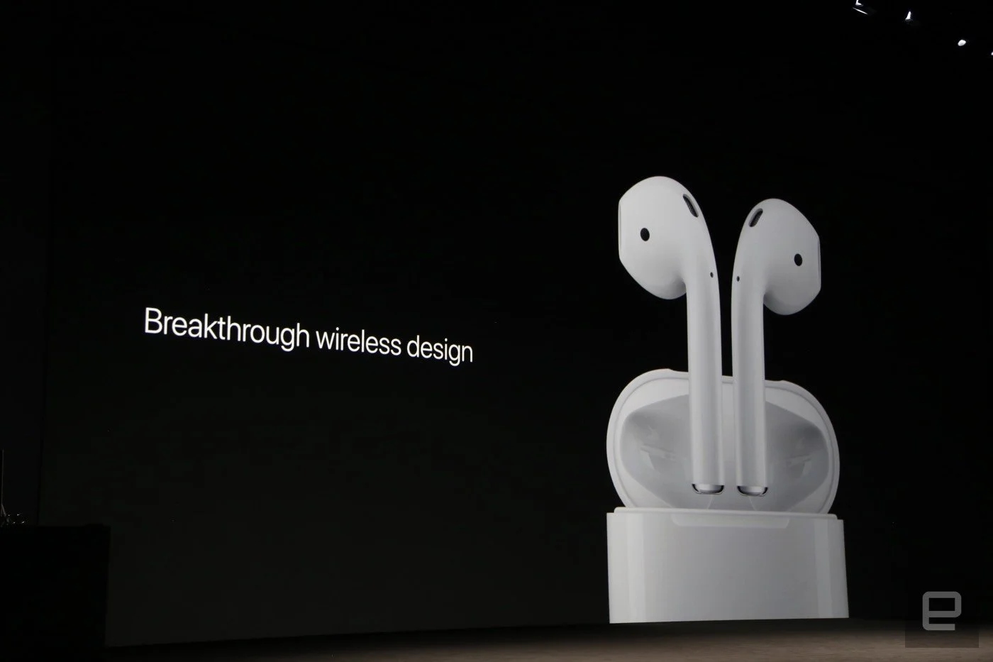 Apple показала беспроводные наушники для iPhone 7 - фото 3