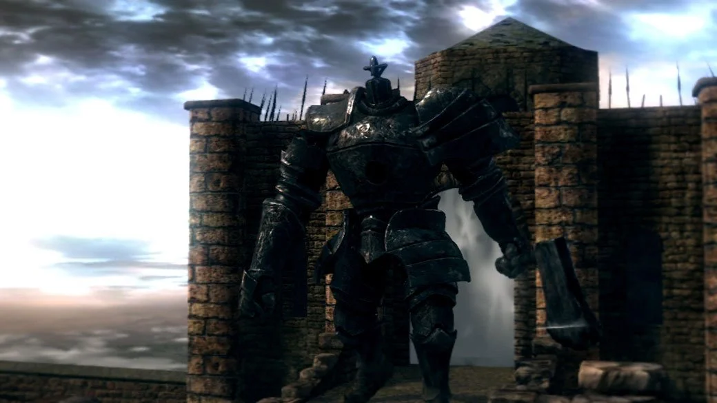 Iron Golem – железный великан, охраняющий Крепость Сен в Dark Souls. После победы над ним игрок сможет попасть в Анор Лондо.