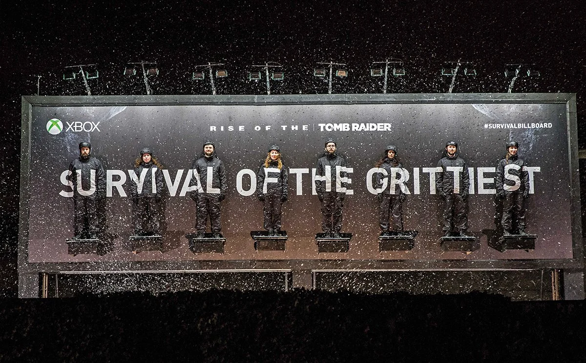 Microsoft мучает людей на сурвайвл-билборде Rise of the Tomb Raider - фото 1