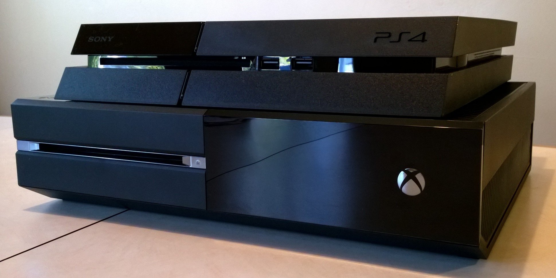 Продажи консолей: на одну Xbox One приходится почти две PS4 - изображение 1 Продажи консолей: на одну Xbox One приходится почти две PS4 - фото 1