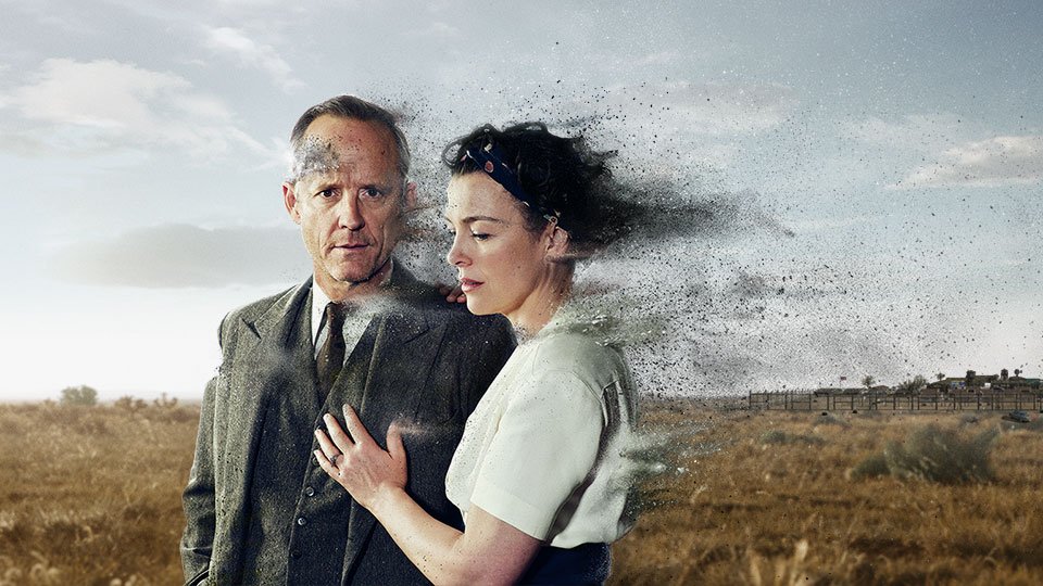 Сериалы в последние годы переживают свой расцвет. Если когда-то к ним относились как к мыльным операм и примитивным ситкомам, то теперь на малые экраны идут за серьезной драмой и раскрытием персонажей, за атмосферой и захватывающими сюжетами. Проблема в том, что хороших сериалов все больше, и некоторые из них пролетают мимо нас, не получив должного внимания. У меня нет возможности написать по отдельной рецензии на все подобные шоу, но мне хочется обсудить с вами хотя бы некоторые из них, поэтому я решил собрать их в одном материале. 
