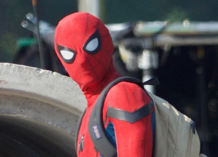 Новые фото «Человека-паука» показали Тома Холланда в полном костюме - фото 1
