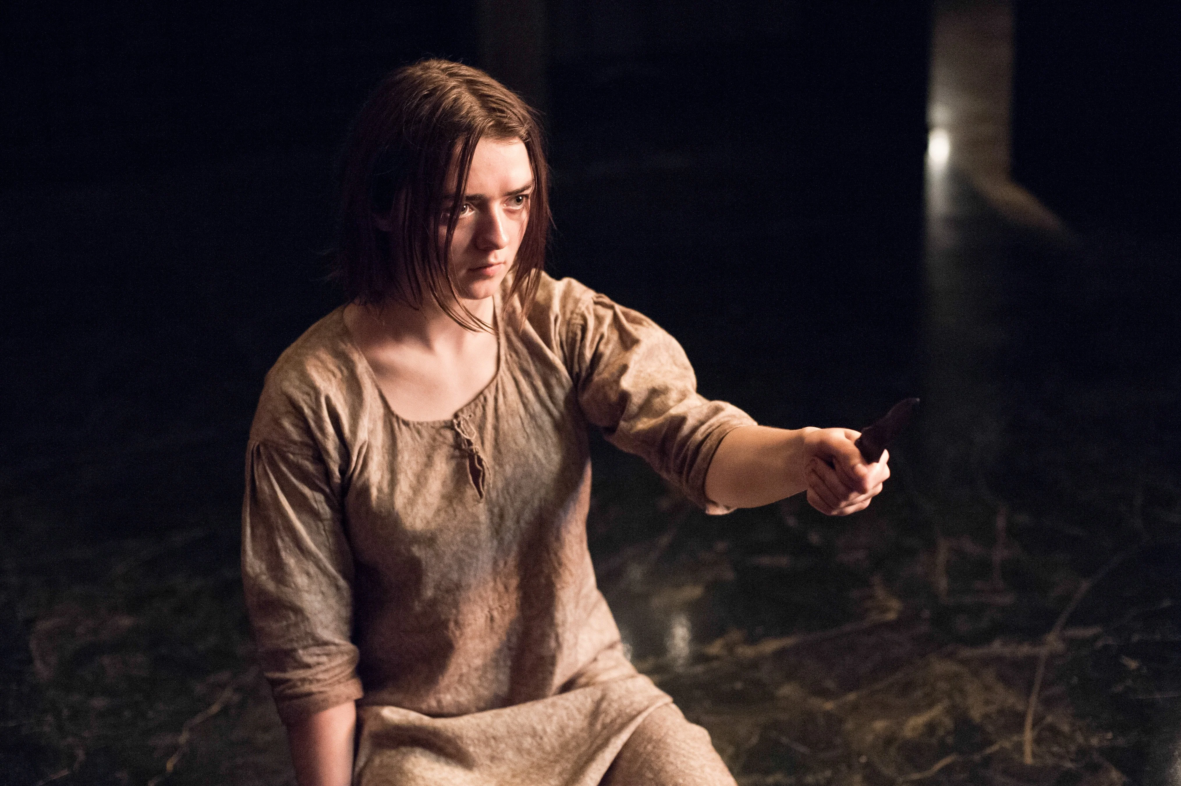Эмилия Кларк о Game of Thrones: 6-й сезон почти убил съемочную группу - фото 2