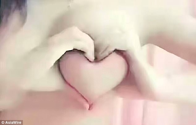 [NSFW] Грудь в форме сердца: безумный флешмоб от китайских девушек - фото 1