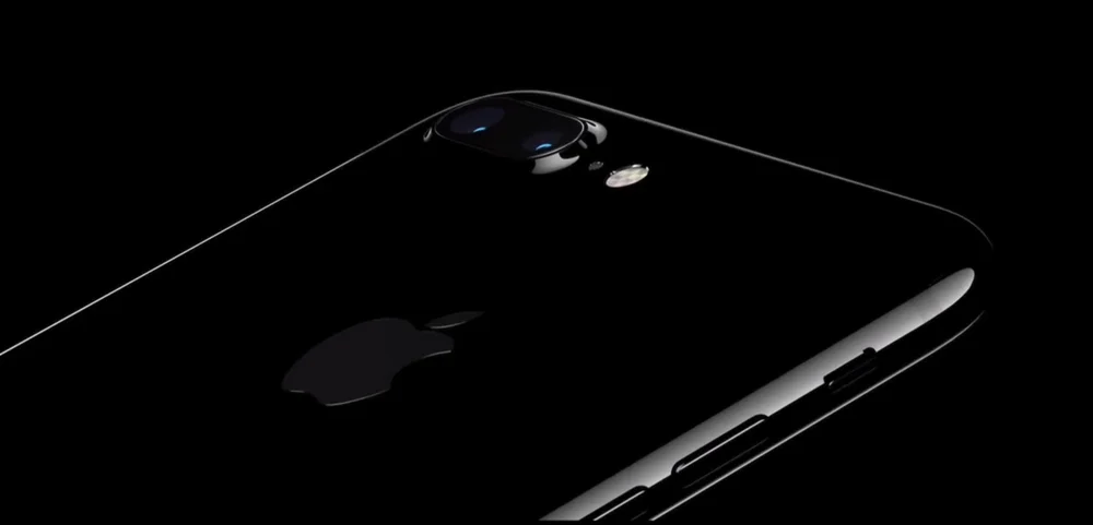 На своей ежегодной конференции Apple представила новые iPhone 7 и Apple Watch Series 2. Сколько все это стоит и в чем особенности новых устройств расскажут Максим Иванов и Павел Пивоваров.