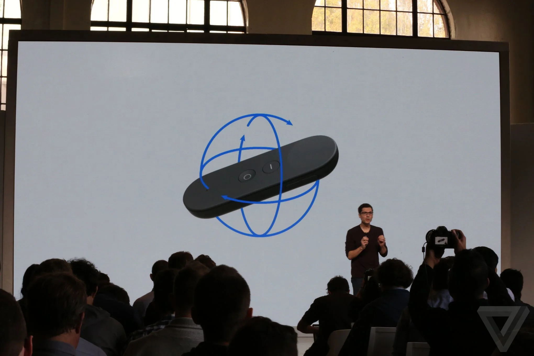 Google показала «реально синие» смартфоны Pixel и VR-шлем Daydream - фото 5