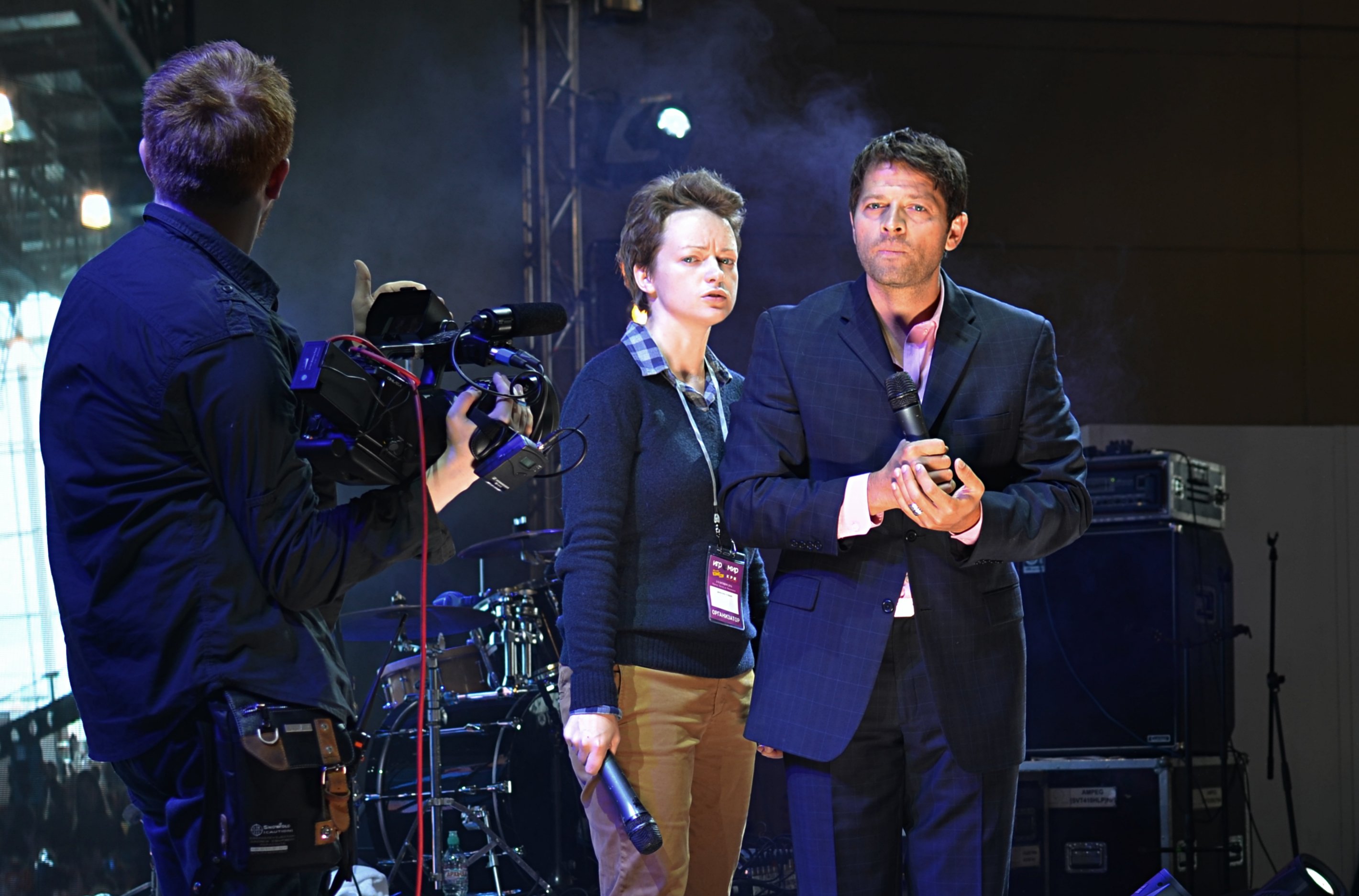 «Канобу» представляет отчет с третьего дня «Игромира» и Comic Con Russia: девушка в костюме Соника обнажает грудь, Джесси Пинкман и Уолтер Вайт угрожают посетителям оружием, Миша Коллинз проповедует своим фанатам.