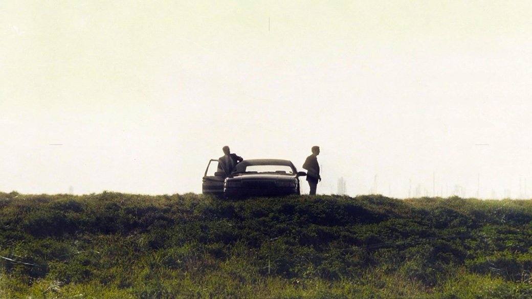 Прошлый год оказался щедрым на хорошие сериалы. Часть из них вернулись с новыми сезонами, часть стартовали с ноля и уже успели завоевать себе место в сердцах зрителей. Мы составили собственный топ, включающий дюжину телешоу, заслуживающих внимания.