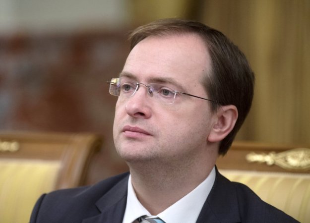 Мединский высказался против веселья в постановках русской классики - фото 1