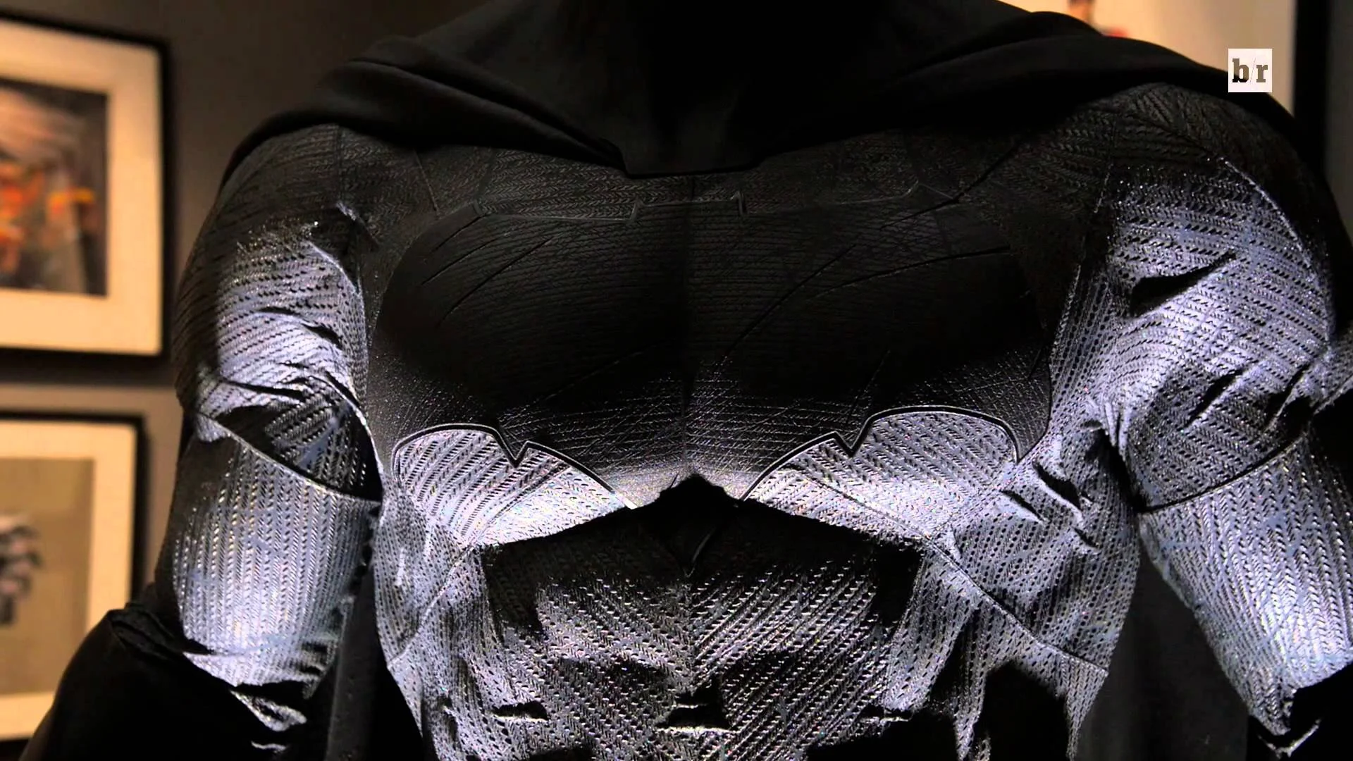 Костюмы, гаджеты и фигурки Бэтмена на Comic-Con 2015 - фото 15