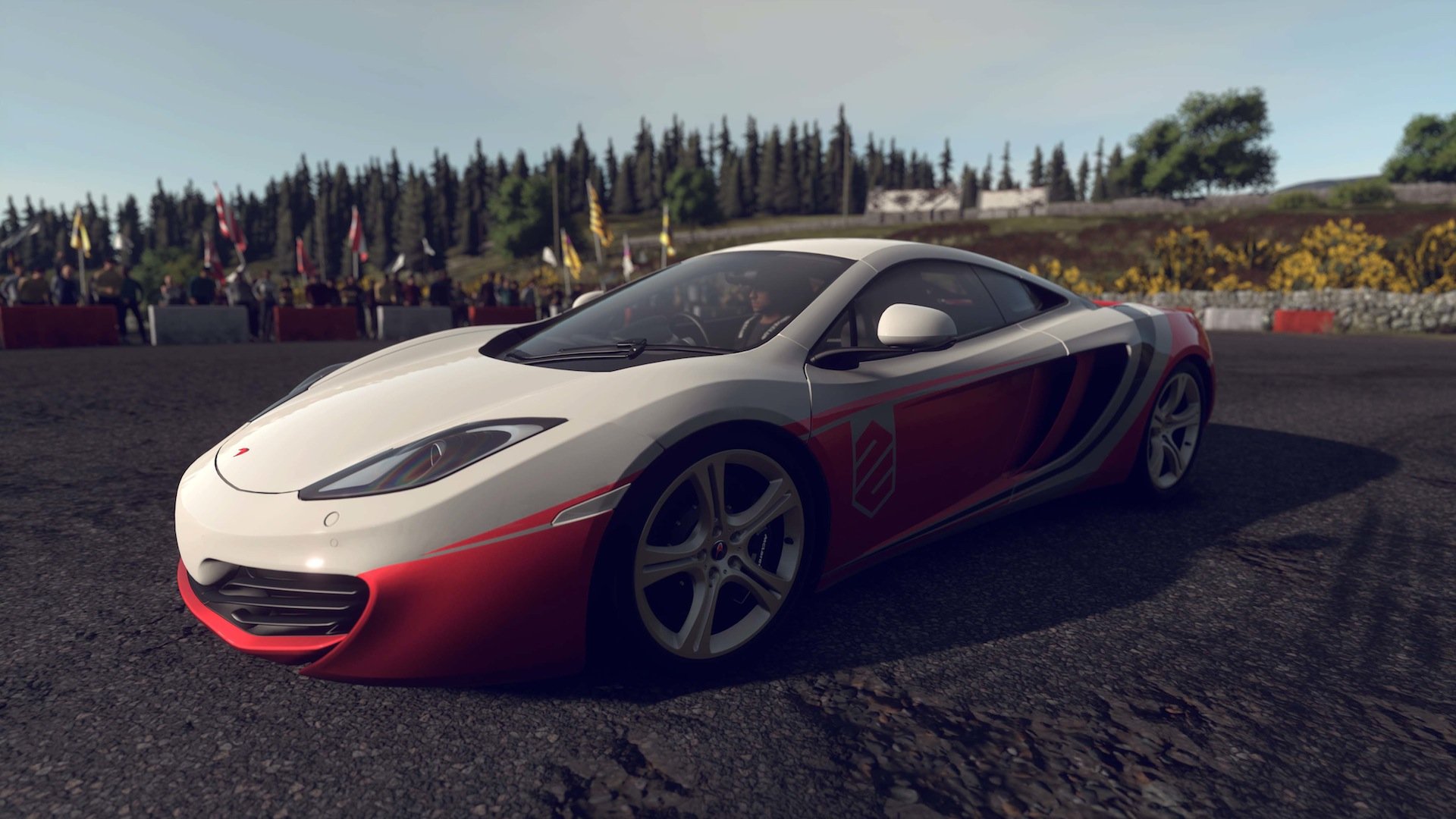 Driveclub, главный гоночный эксклюзив консоли PlayStation, поступил в продажу. Западная пресса неоднозначно приняла новинку. Одни журналисты хвалят Driveclub за великолепную графику и яркие впечатления, другие ругают за странный искусственный интеллект и отсутствие новаций. В этом материале я собрал 10 цитат и оценок, которые получила Driveclub в западной прессе. 