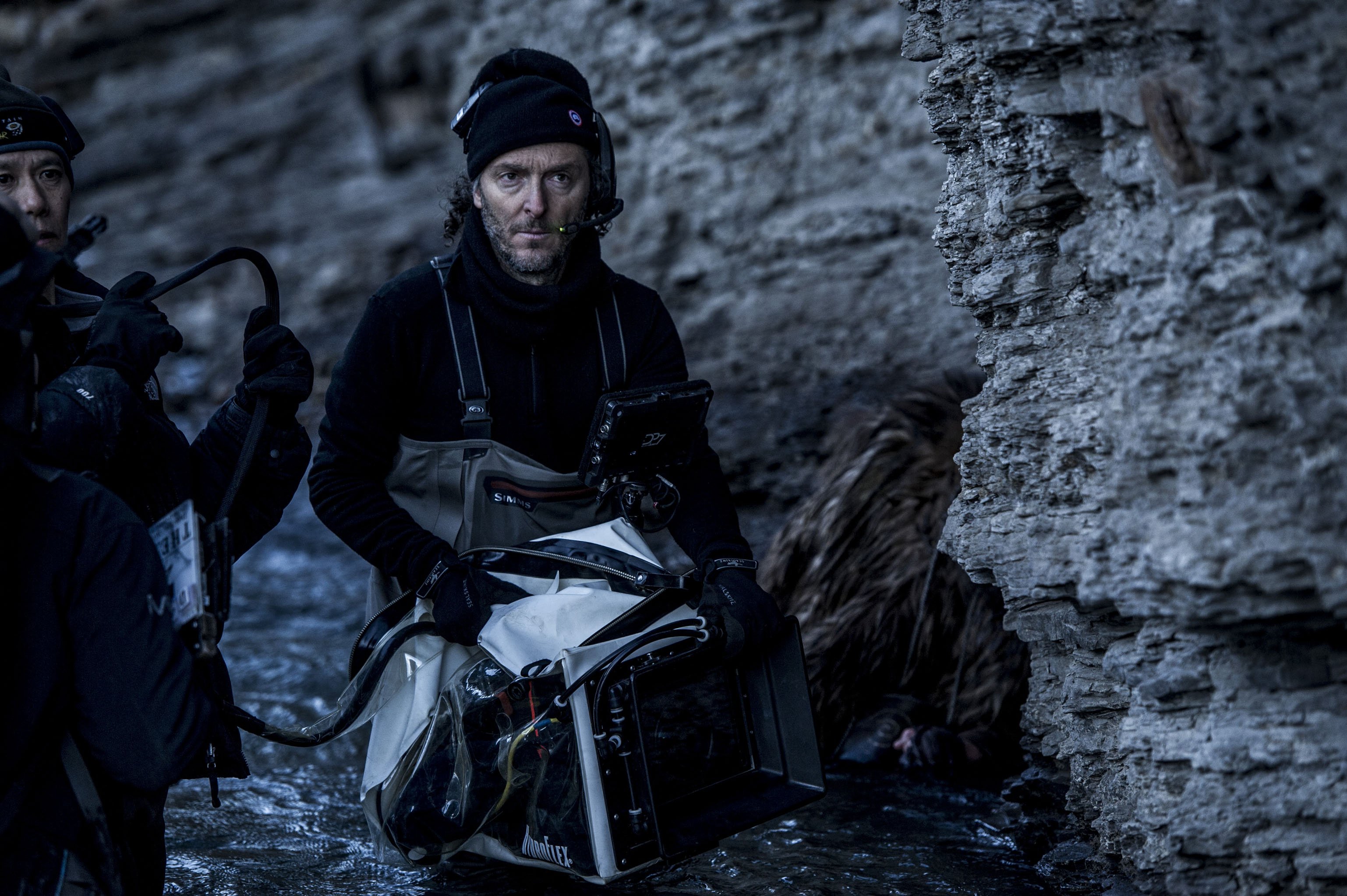 Вышедший 7 января на российские экраны «Выживший» стал главным событием минувшего года не только из-за великолепной игры Ди Каприо и Харди, творческой смелости и точной режиссуре Иньярриту, но во многом – благодаря феноменальной съемке оператора по прозвищу Чиво. Эммануэля Любецки.