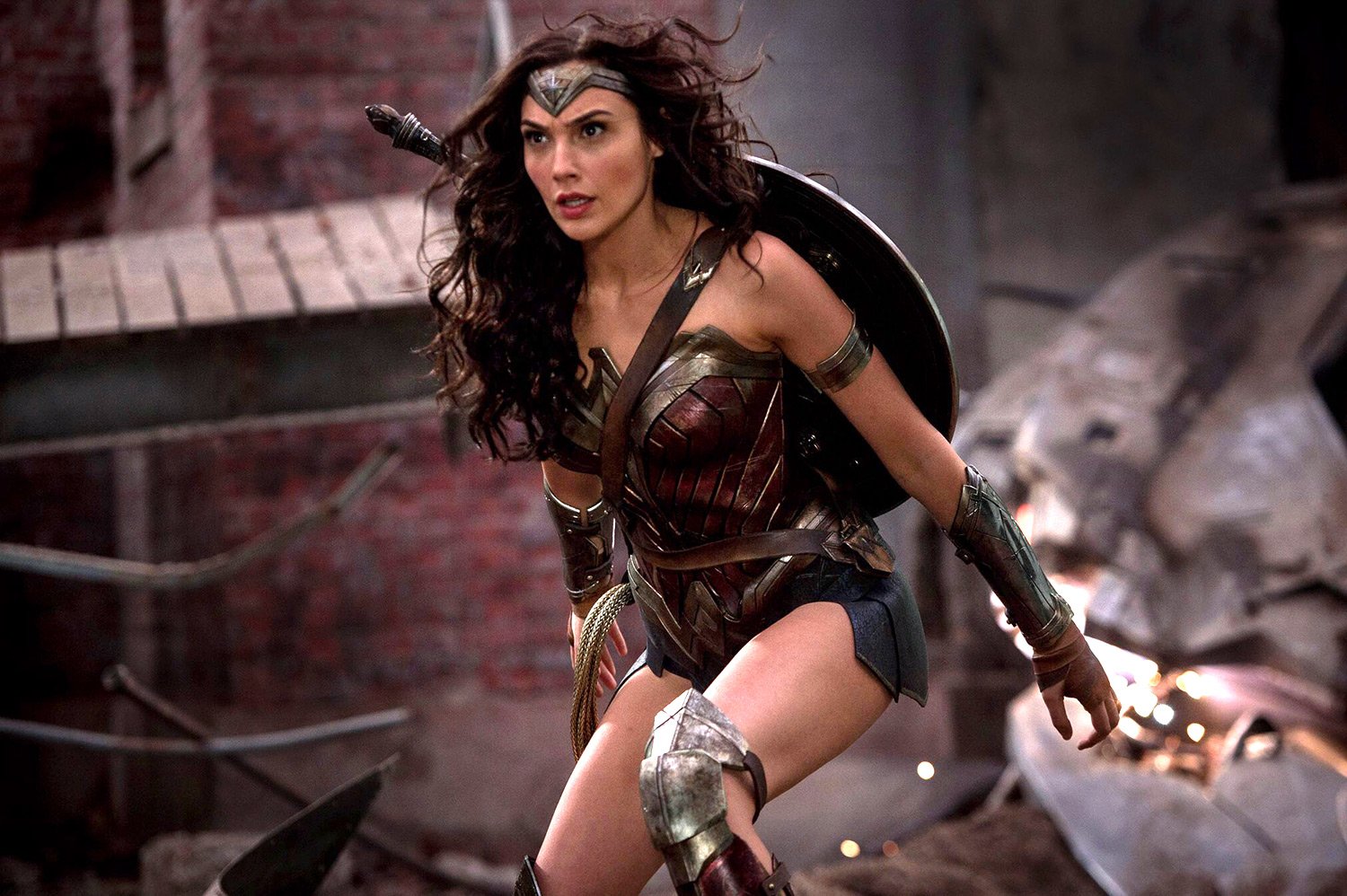 Warner Bros. поправила подмышки Чудо-женщины (но стало еще хуже) - фото 1