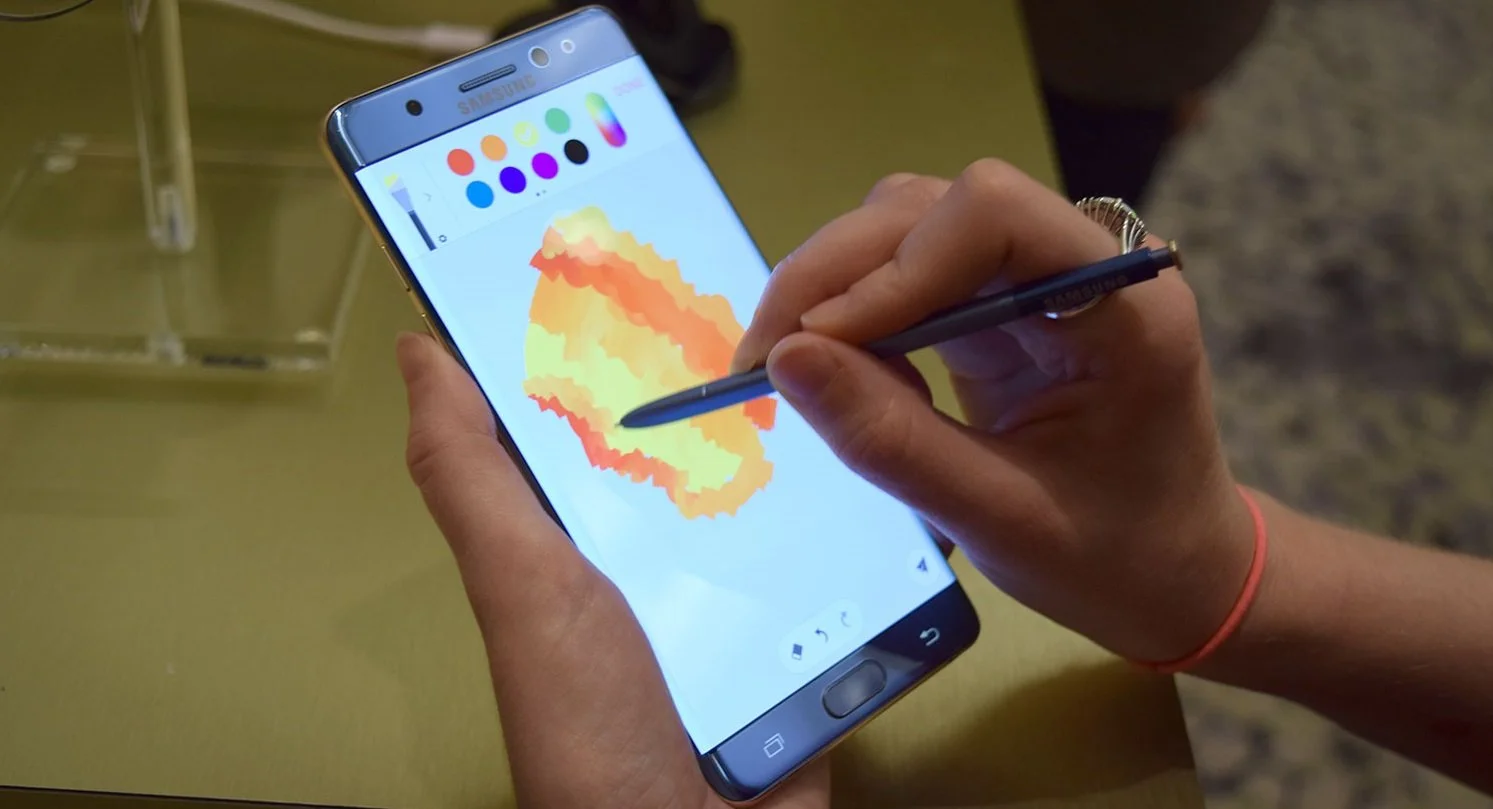 Samsung медлит с разработкой Galaxy S8 из-за взрывов Note 7 - фото 1