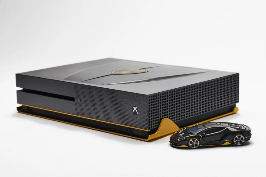 Microsoft показала еще два «автомобильных» Xbox One S - фото 4