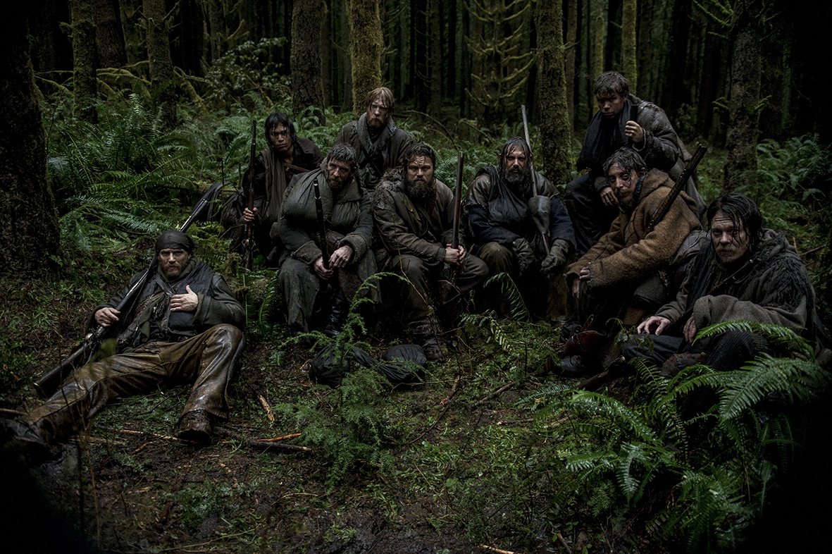 7 января до российского кинопроката добрался «Выживший» – новая картина Алехандро Гонсалеса Иньярриту (чей «Бердман» в прошлом году затмил всех на «Оскаре»), посвященная нелегкому пути смертельно раненого траппера в снежных лесах Америки начала девятнадцатого века. Фильм основан на реальных событиях, а на главных ролях блистают Ди Каприо, Харди и младший Глиссон. Безусловно, «Выживший» – главный претендент на все основные «Оскары» (кроме женских ролей) в этом году, который обязательно нужно посмотреть, причем именно в кино. 