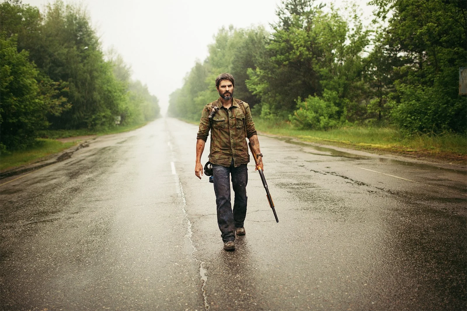 Косплей дня: Джоэл из The Last of Us. В Припяти. В исполнении Геральта - фото 11