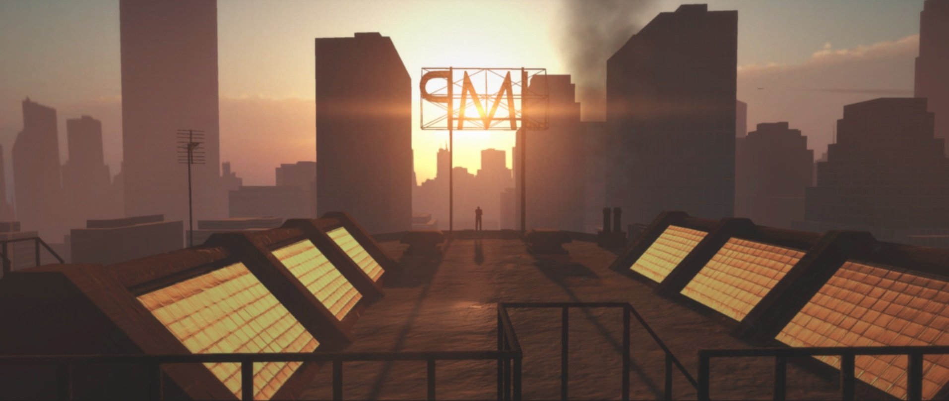 Кэролайн живет насыщенной жизнью: по ночам она танцует в клубах и пьет до рвотных позывов, потом ложится в постель, не снимая дорогого коктейльного платья, а утром спешит на работу, чтобы влиться в угрюмые ряды офисного планктона. Злобный начальник пытается быть остроумным и называет ее полярным медведем, что ходит по тонкому льду – в последнее время Кэролайн часто опаздывает. Забавно, но будни подражательницы Линдсей Лохан не отвращают от алкоголя, а наоборот – заставляют схватиться за бутылку: после прохождения 4PM хочется напиться и потребовать назад потраченные деньги. 