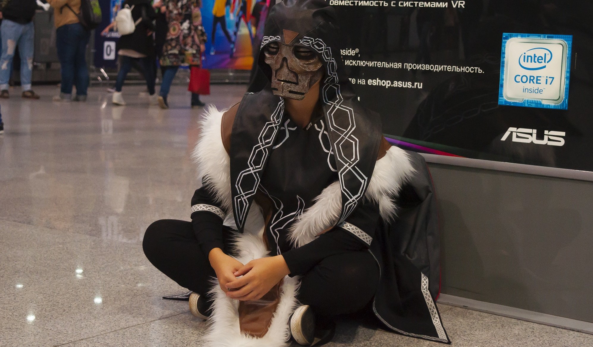 «ИгроМир» и Comic Con Russia 2016 благополучно завершился: четыре дня выставка принимала фанатов видеоигр, кино и комиксов со всей России. Но теперь шоу окончено — главный российский гик-конвент вернется через год. Мы будем ждать!<br /><br />В сегодняшнем фотоотчете: робот Чаппи как настоящий, БДСМ-котик и шикарная мини-Харли Квинн.