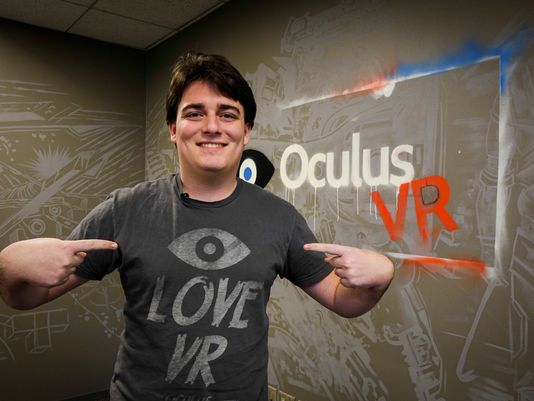 Скандал: основатель Oculus спонсирует мемы Дональда Трампа - фото 1