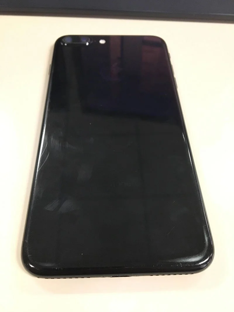 В черных iPhone 7 нашли «страшный» инженерный дефект (не царапины) - фото 1