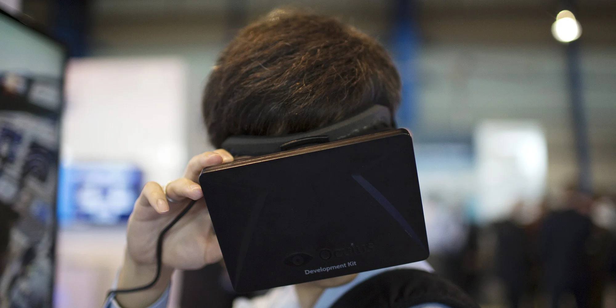 Samsung разрабатывает устройство виртуальной реальности с Oculus VR
 - фото 1