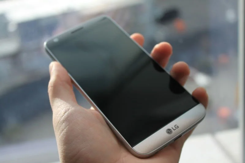 LG представила первый модульный смартфон на MWC 2016 - фото 1