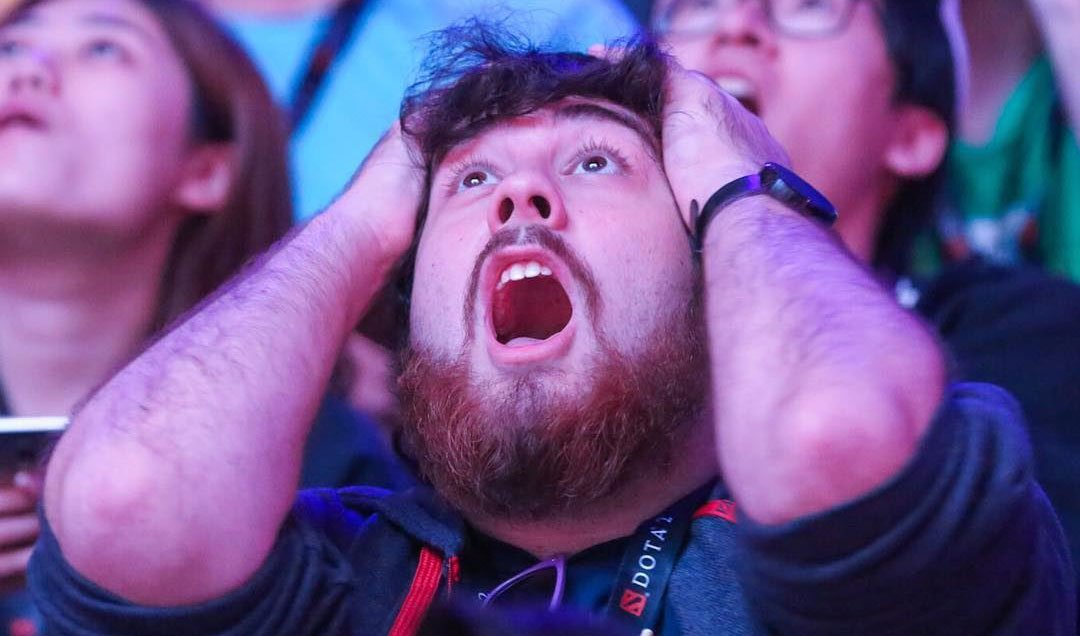 Только что завершился первый игровой день основного этапа The International 6. Первые 4 команды покинули турнир, заняв с 13 по 16 место, среди них, к сожалению, оказалась и единственная русскоговорящая команда на турнире — Na'Vi. Однако, уже в первый день мы получили игры достойные звания главного турнира года.
