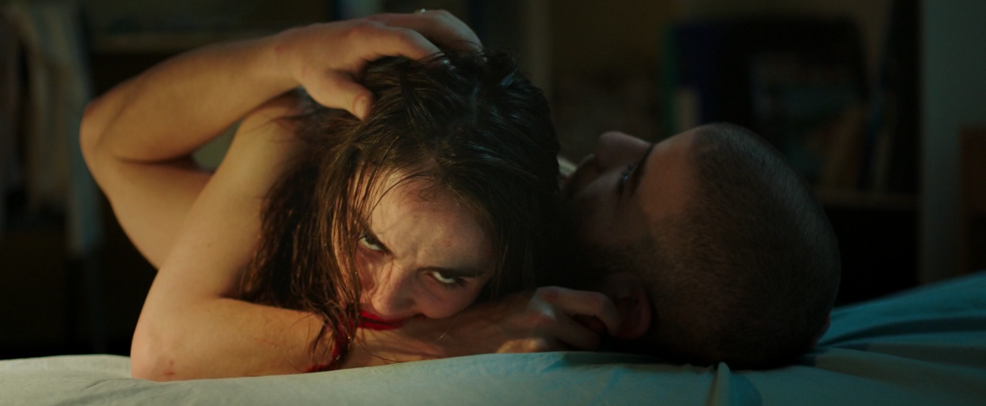 Рецензия на «Сырое» — один из самых мерзких фильмов в истории - изображение 4 Рецензия на «Сырое» — один из самых мерзких фильмов в истории - фото 4