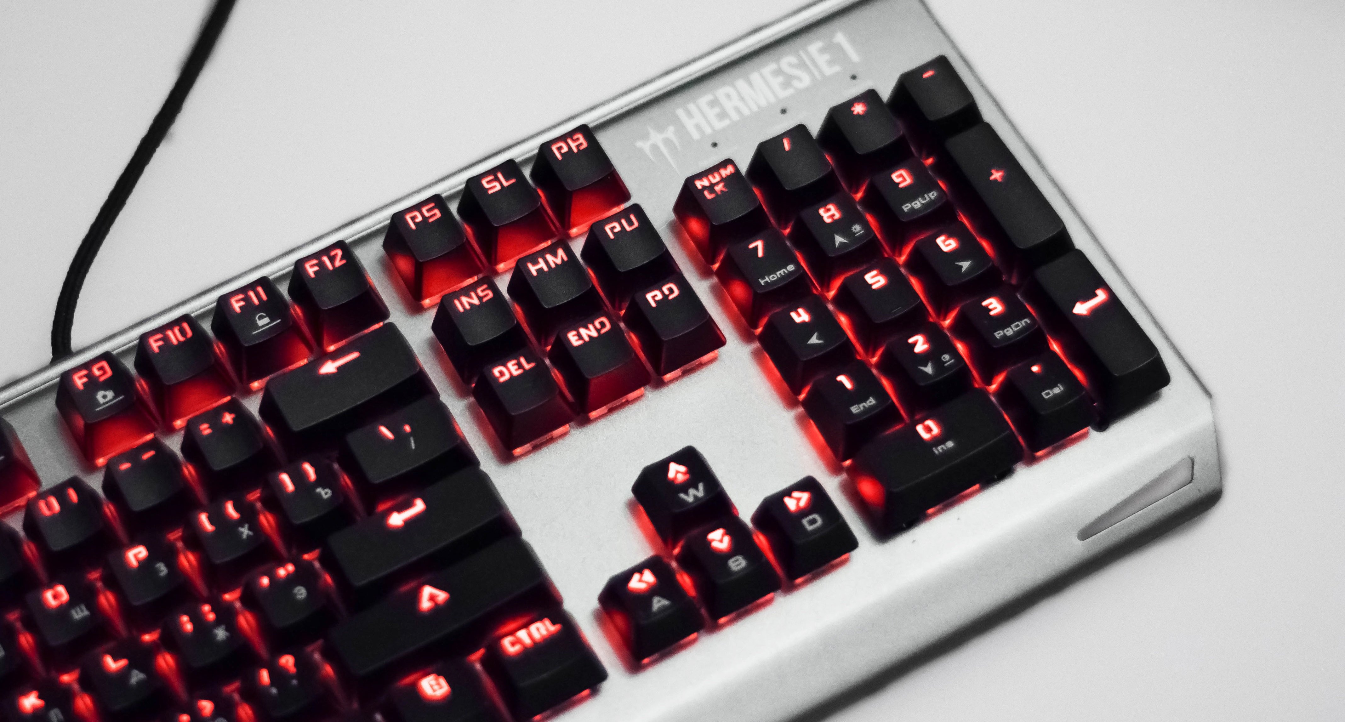 Ко мне на тест не так уж часто попадает компьютерная периферия, и еще реже достается экзотика вроде игрового комплекта от компании Gamdias. Слышали о такой компании? А стоило бы, клавиатура и мышь оказались на удивление хороши за свои деньги.