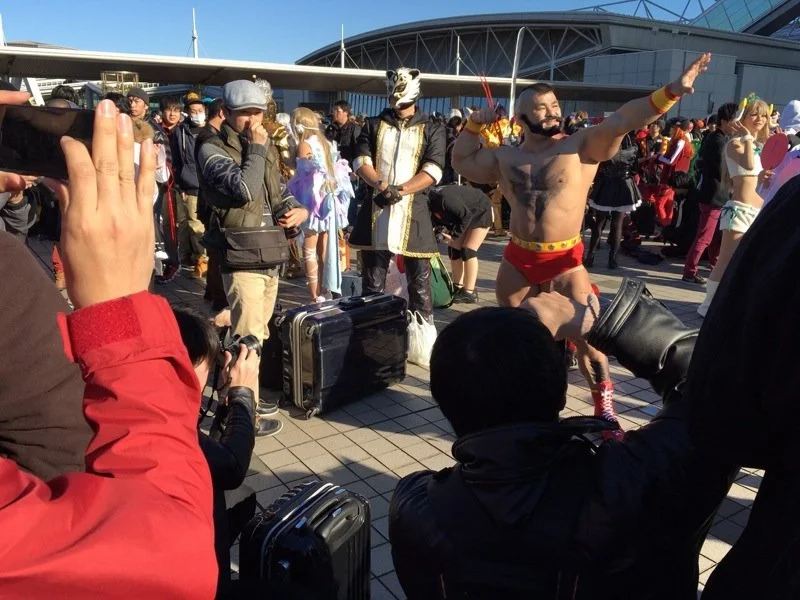 Японский фанат Зангиева из Street Fighter не боится мороза - фото 1