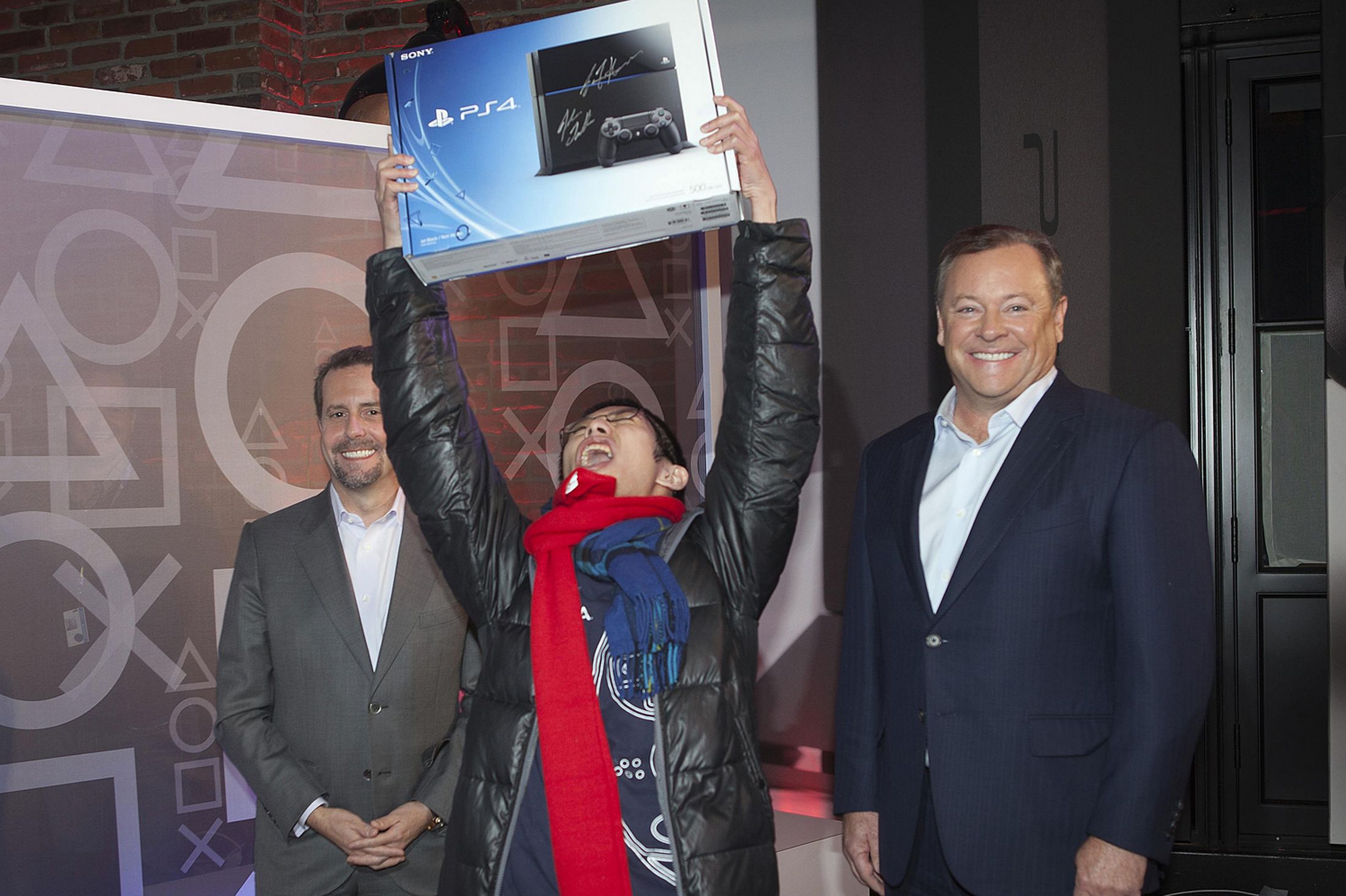Sony продала 5 млн PS4 за два месяца - фото 1