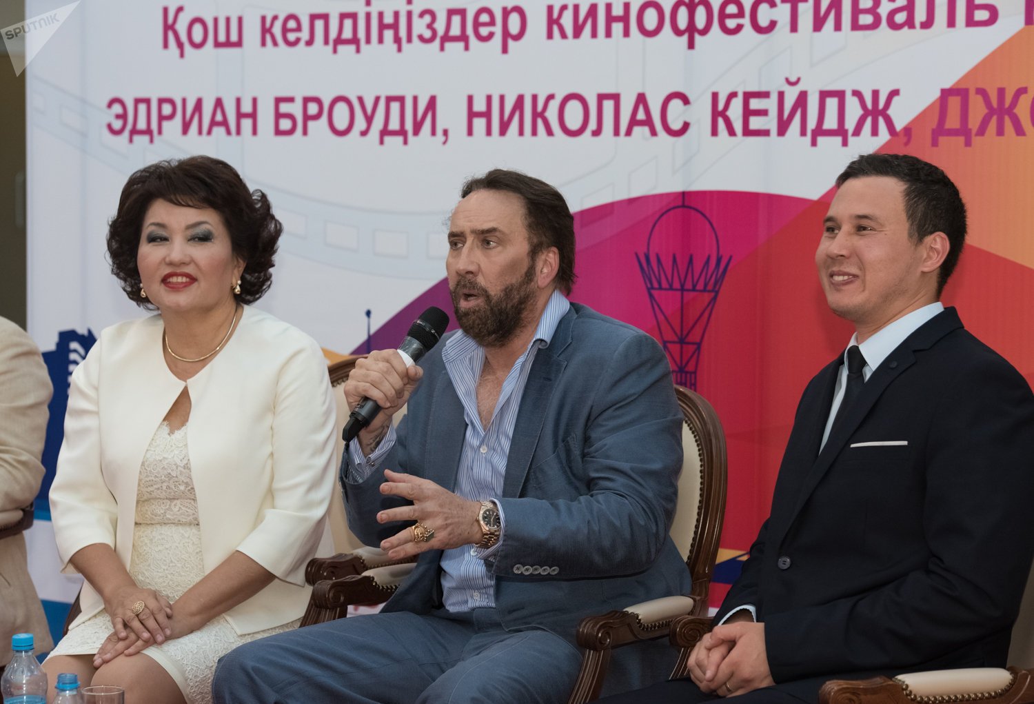 Николас Кейдж посетил Казахстан и еще раз стал мемом - фото 2