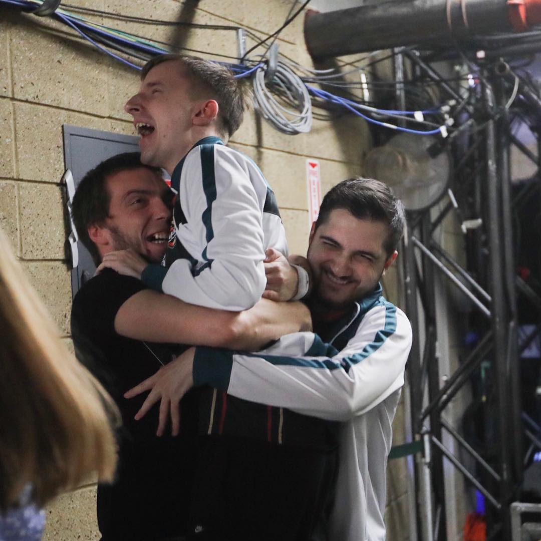 10 лучших кадров второго дня плей-офф TI7 - изображение 8 10 лучших кадров второго дня плей-офф TI7 - фото 8