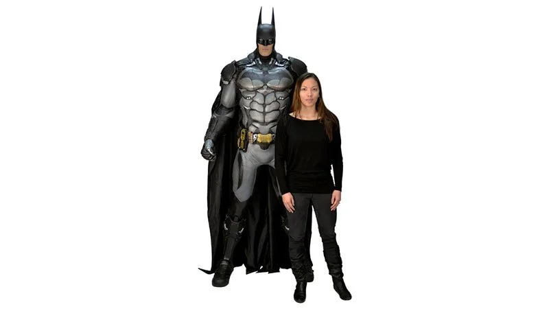 Кому фигурку Бэтмена высотой в человеческий рост? - фото 1