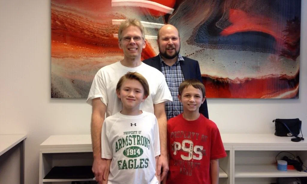 Сооснователь Id Software Джон Кармак (слева), его сыновья и Маркус Перссон