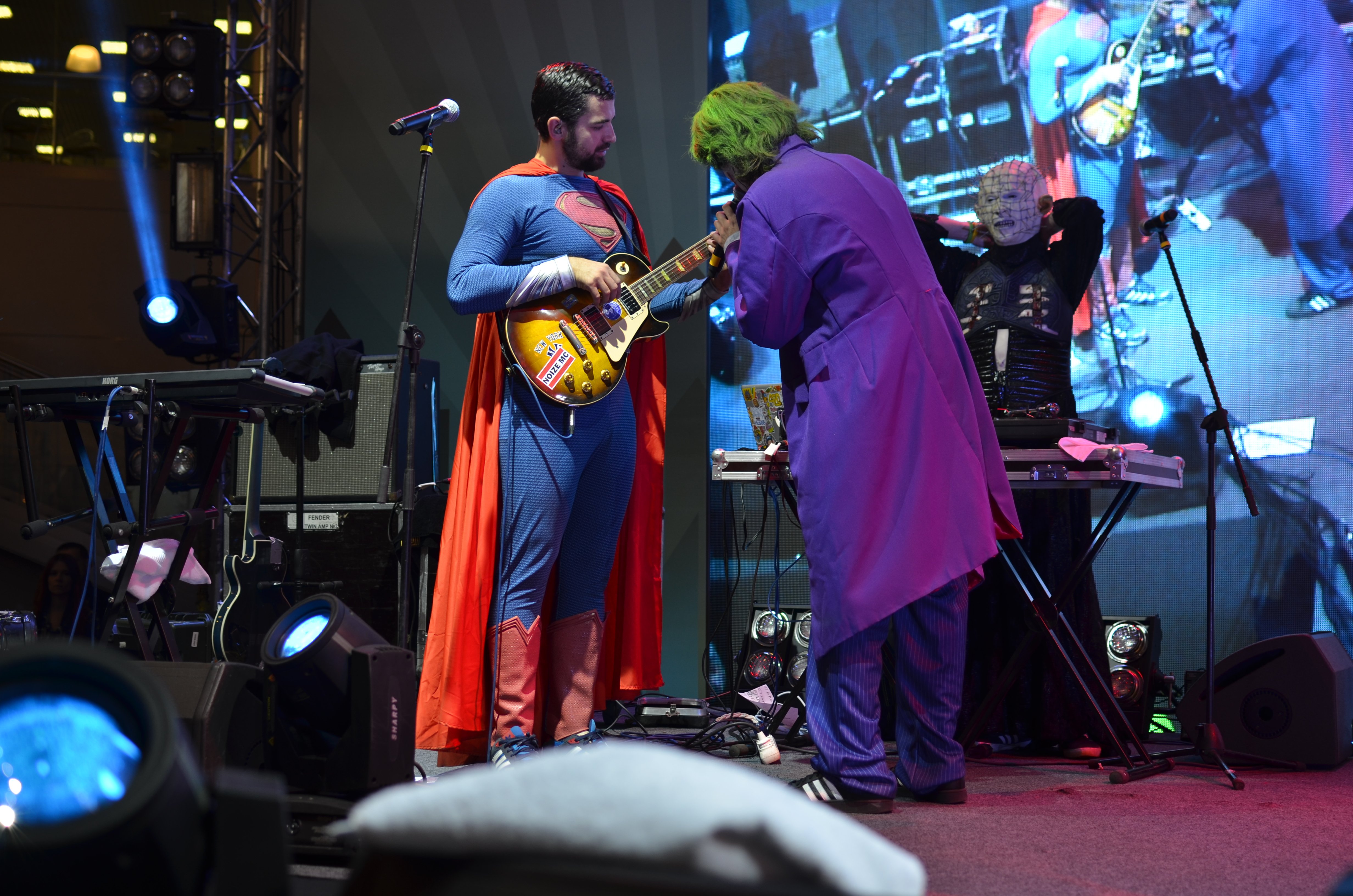 «Канобу» представляет отчет со второго дня «Игромира» и Comic Con Russia: сексапильная Харли Квинн, приезд Дэвида Ллойда и Noize MC в образе Джокера.