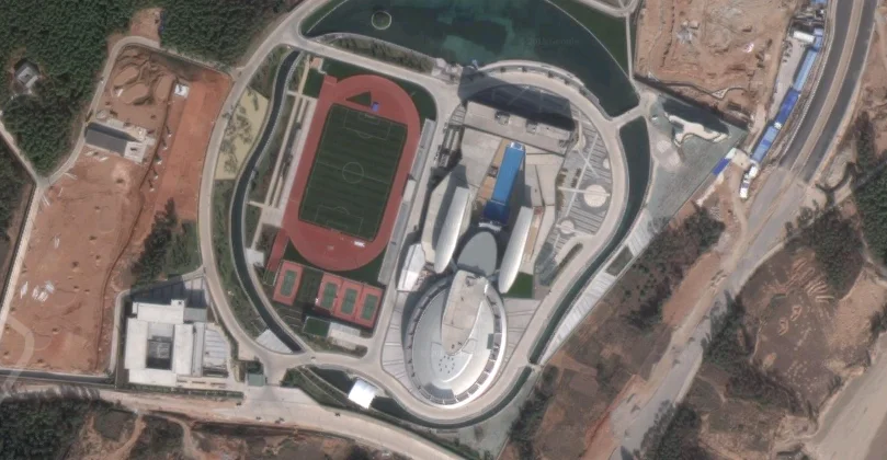 
В Китае найдено офисное здание в форме корабля из Star Trek - фото 1